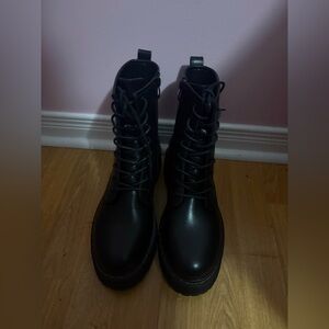 ⭐️Steve Madden Black boots